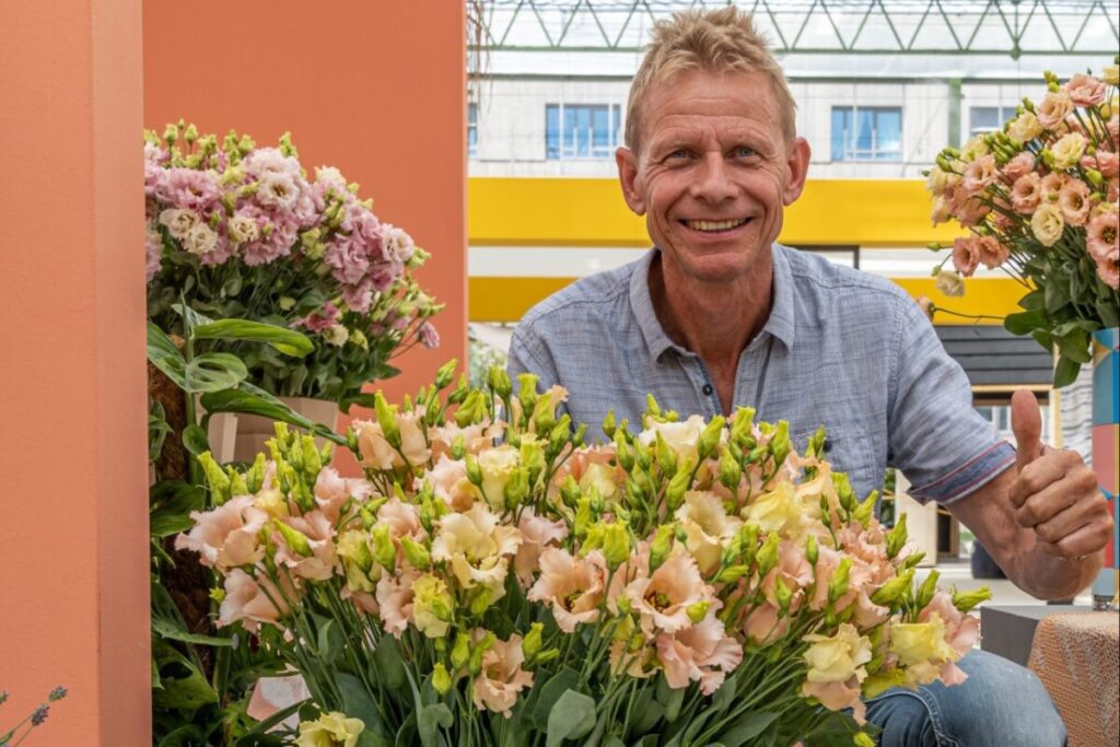 Excellence Award Gebr. Van den Berg uit Naaldwijk voor hun Eustoma russellianum enkelbloemig 'Falda Apricot'